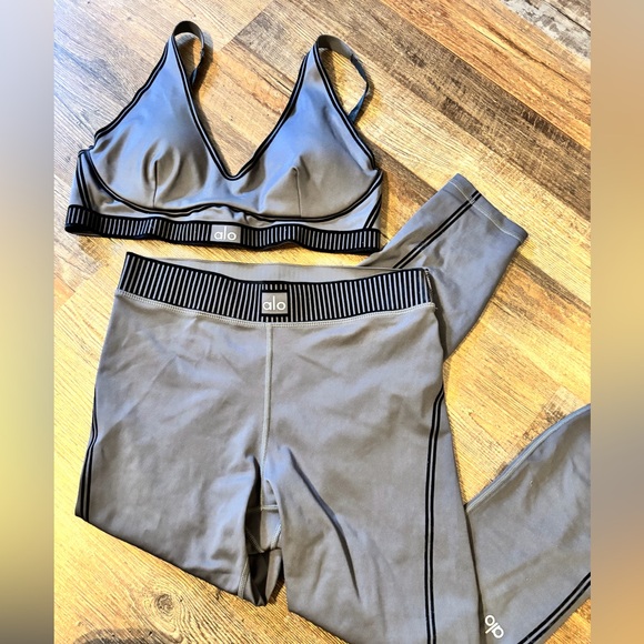 Alo Workout Set - Picture 4 of 7